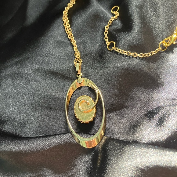 Cute Vintage Hand Painted Plant Pendant Necklace - Picture 5 of 9